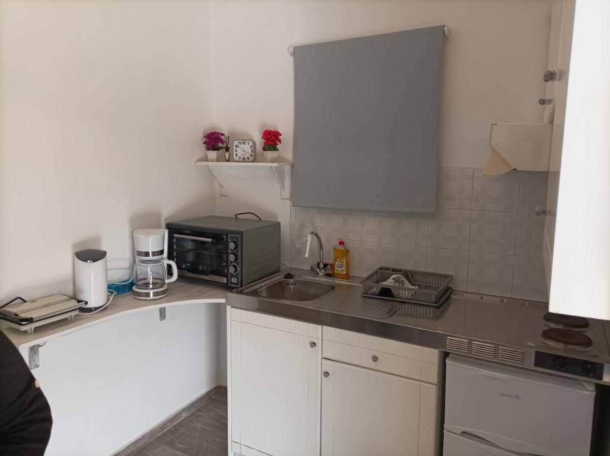 Demy'S Studio Apartment Acharavi  Exterior photo